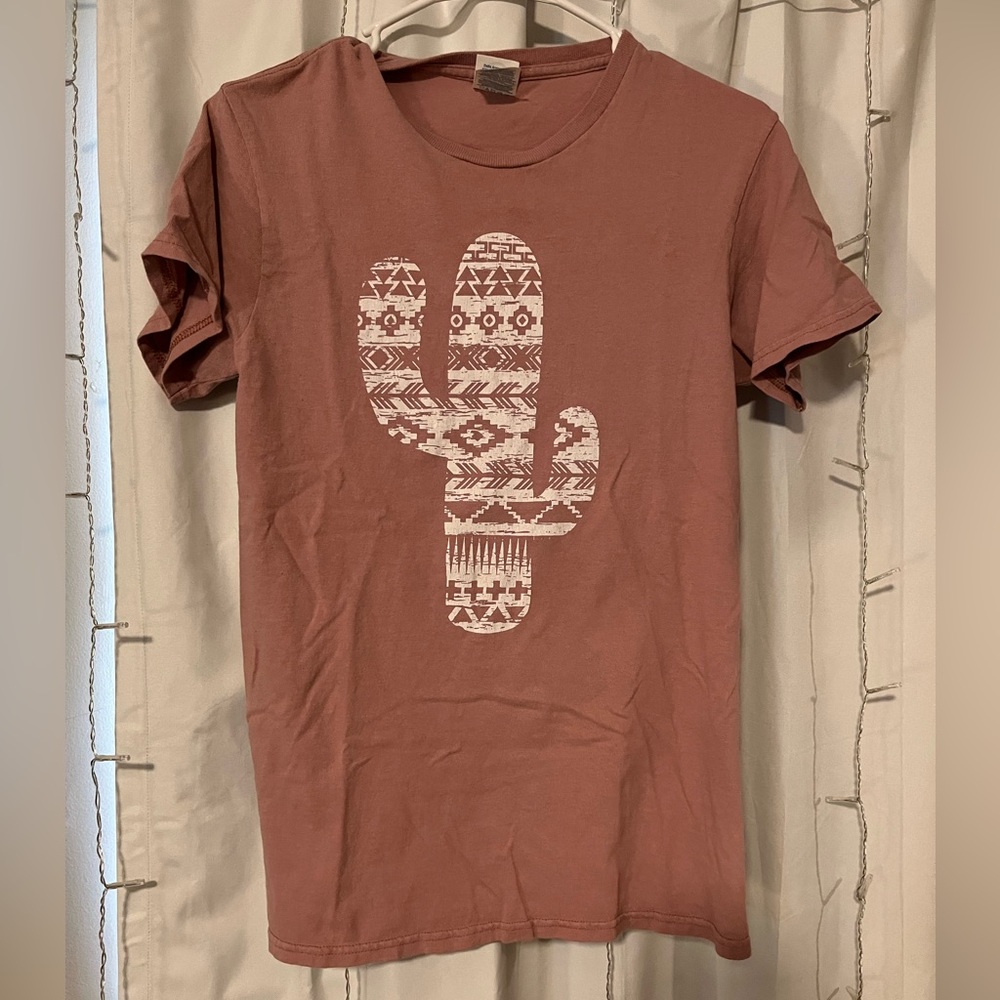Pink tee with cactus